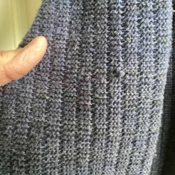 Bill Blass Men’s Navy Three Button Sweater.  Size M. - Picture 4 of 7